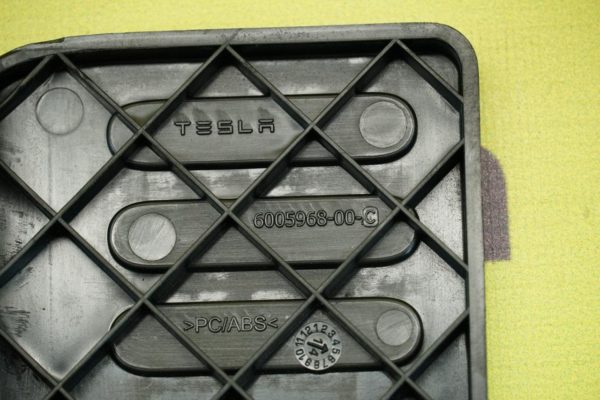 Панель для отдыха ноги водителя, левая {MS_MSR} Tesla Model S