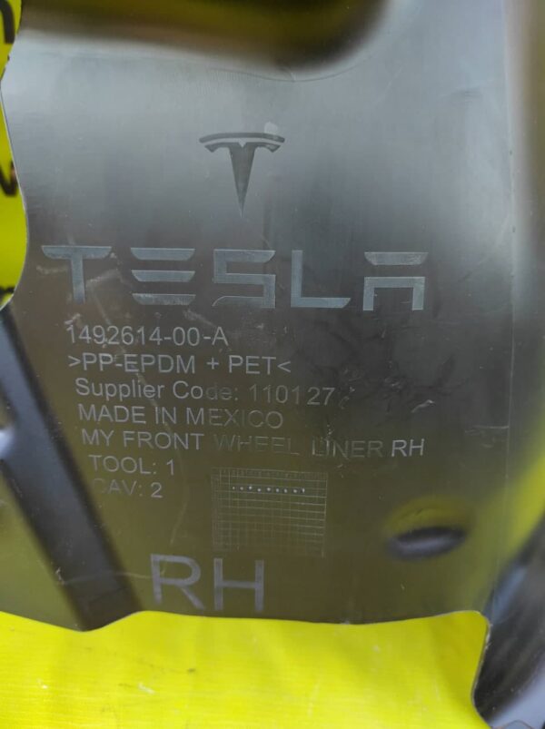 Подкрылок передний правый Tesla model Y