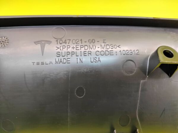 Накладка верхняя решетки (Grille) радиатора Tesla Model X
