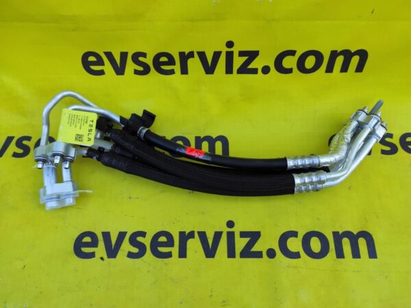 Трубопровод системы кондиционера - от Supermanifold к HVAC Tesla model Y 1502022-00-C